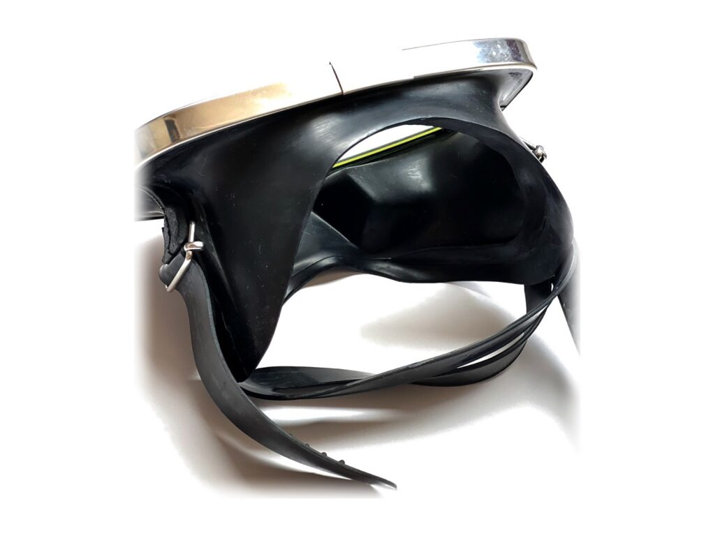 Back of a black diving mask showing the skirt
